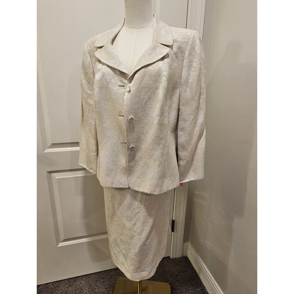 Le Suit Women's Cream Beige Linen Blend Embroidered Skirt Suit 16p 2 Pc Set
